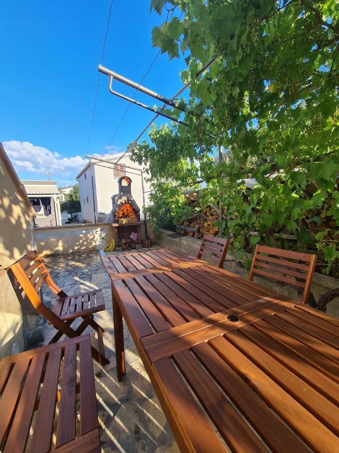 Apartman ˝Abaza˝ Vir Exterior foto